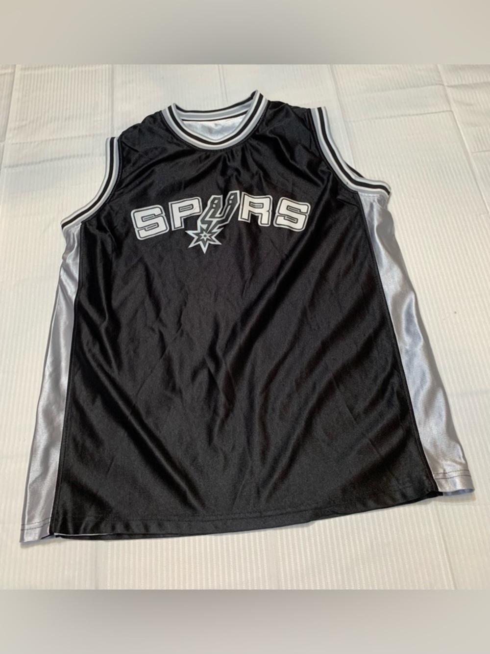 San Antonio Spurs Black & Silver Basketball Jersey. SZ S. Reversible